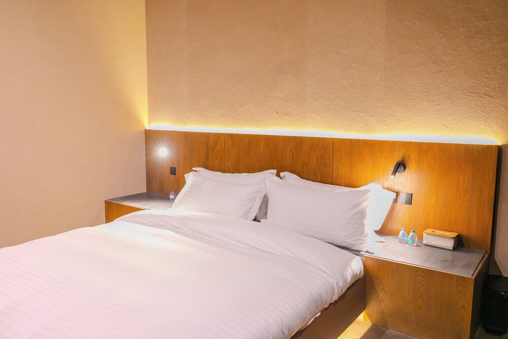 Portal Chalets With Private Pool-Al Arid