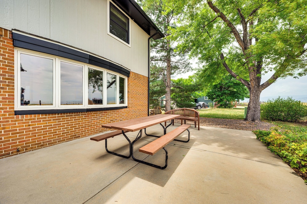 Mtn-view Home w/ Pickleball Court in Louisville!