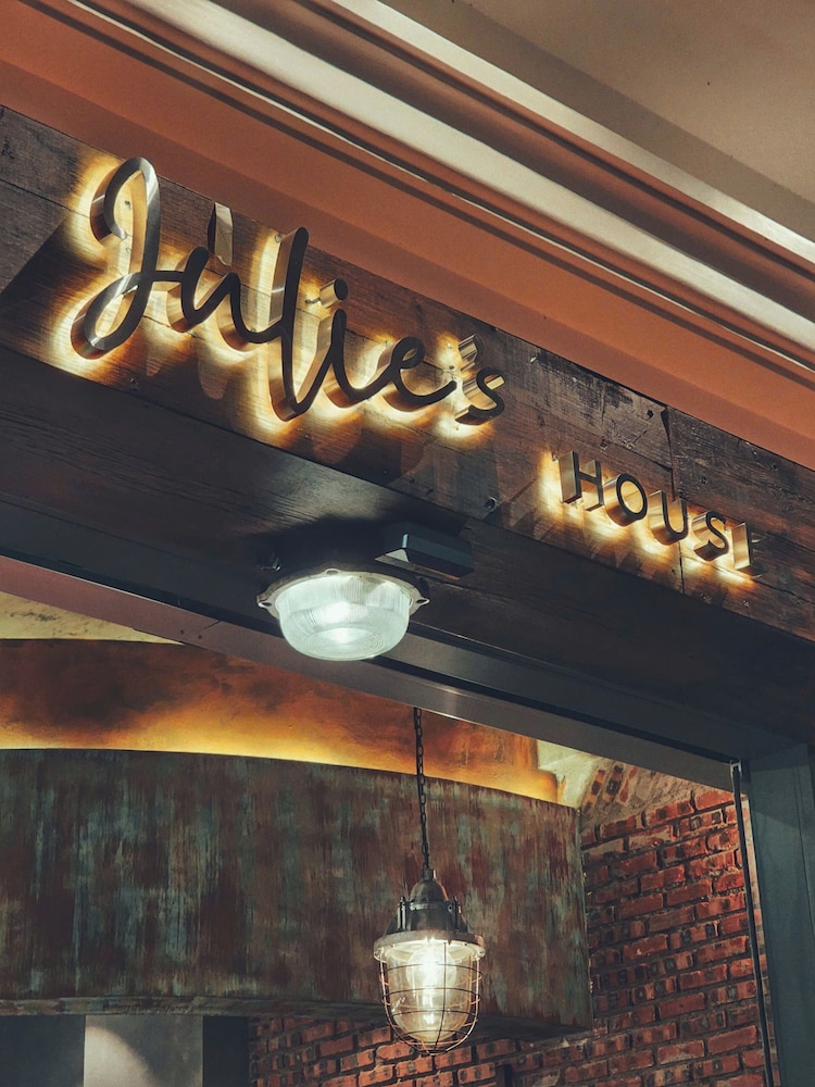 JULIE's HOUSE - LUXURY APARTMENT - HUE