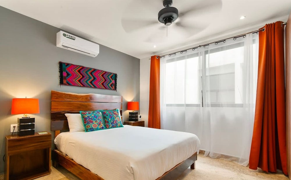 Colorful Perfect Located 2 Br w Great Amenities