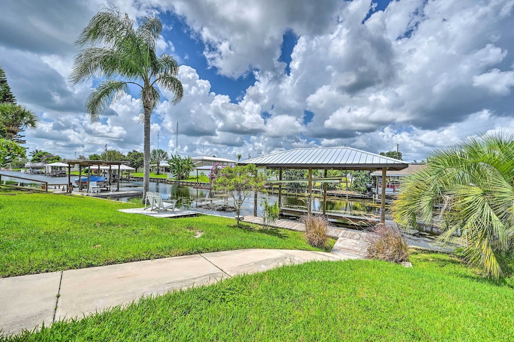 Waterfront Lake Placid Escape w/ Dock & Lanai