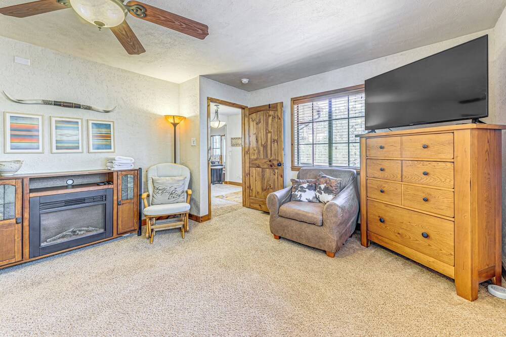 Hot Tub Haven w/ Game Room & Grill in Ruidoso!