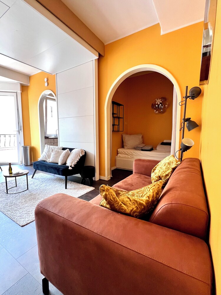 Beachfront & Sea View Sleeps 6
