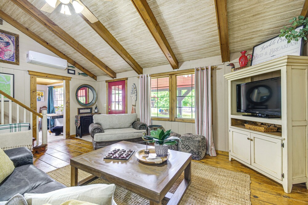 Hike, Swim & Fish: Lakefront Cabin in Roach!