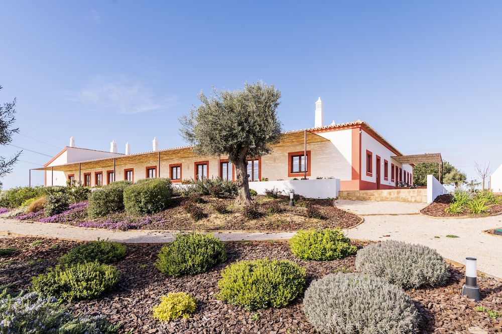 Hotel Quinta da Baleeira - Image 1