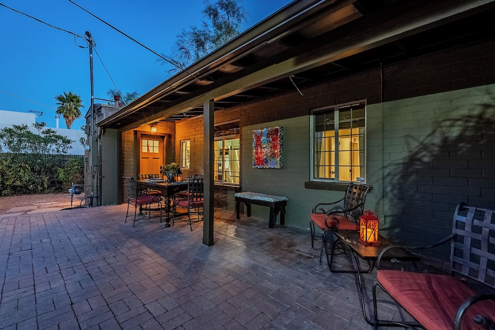 Gazebo, Patios & Grill: Colorful Tucson Retreat!