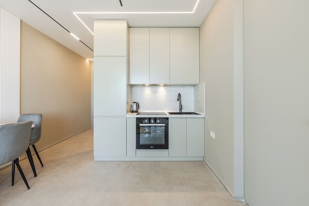 Marina Jacuzzi Suites 2 by  PS