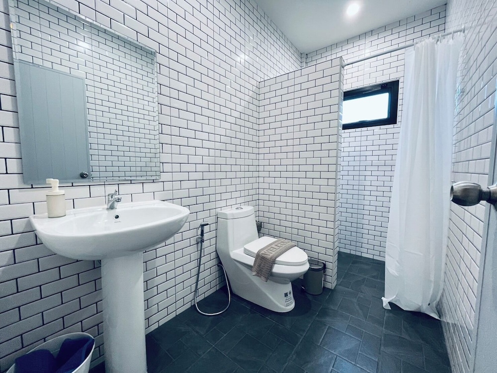 Private 2 Bedrooms Villa Near Waterfall in Khao Lak-terrace Large Bubble Jacuzzi