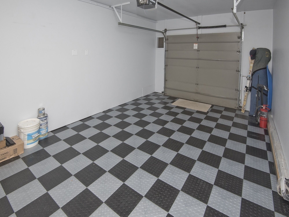 Savoy S 2d 3 Bedroom Condo by RedAwning view 5