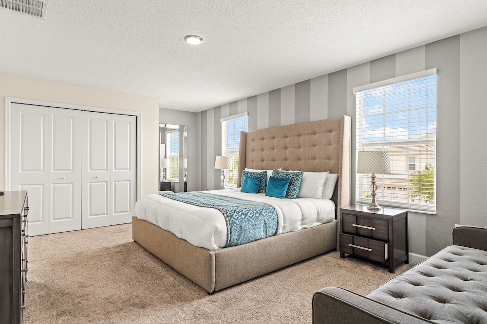 Resort Vibes At Championsgate - Home for 14 With Private Lanai