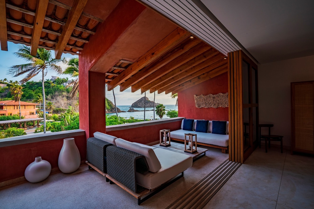 Careyes 114 Oceanfront Luxury With a Spacious Te