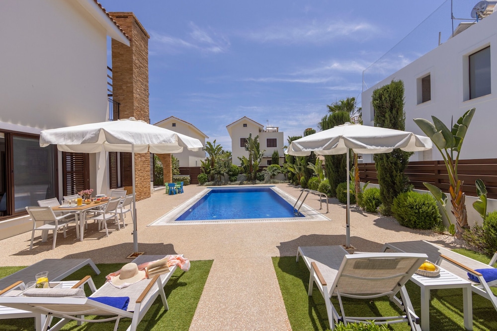 Ayia Napa Luxury Seaside Villa Ionion H15