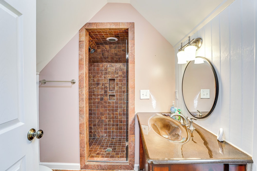 Pets Welcome, Golf Course View: Legend Oaks Home!