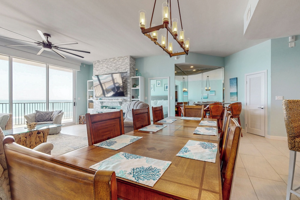 Gorgeous 3BR Penthouse w/ Lanai Facing the Gulf