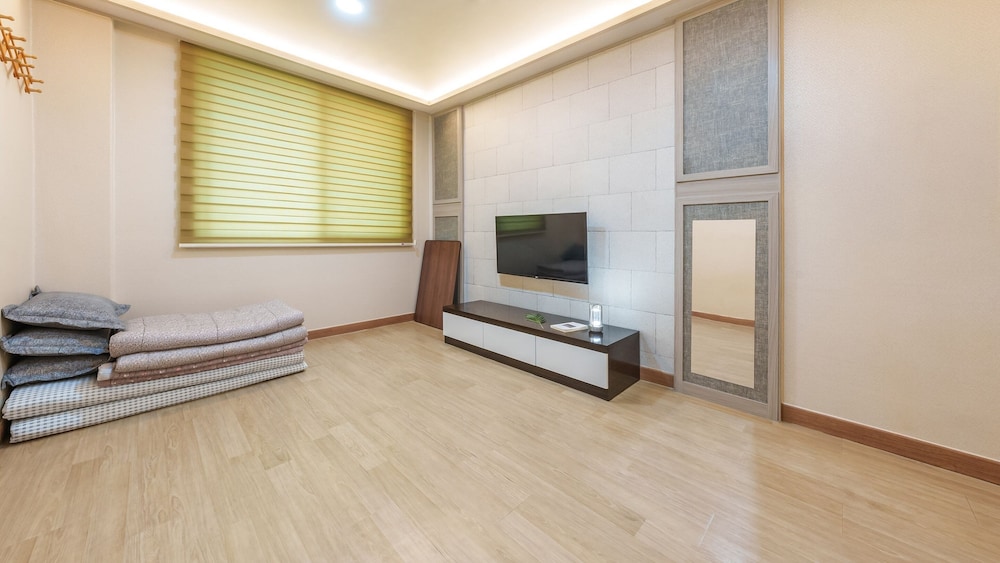 Boryeong The Daecheon Story Pension