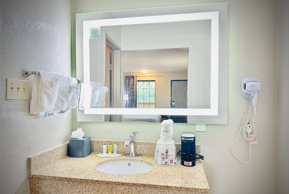 Days Inn by Wyndham WestEnd Alexandria,VA Washington DC Area - Property Image 5