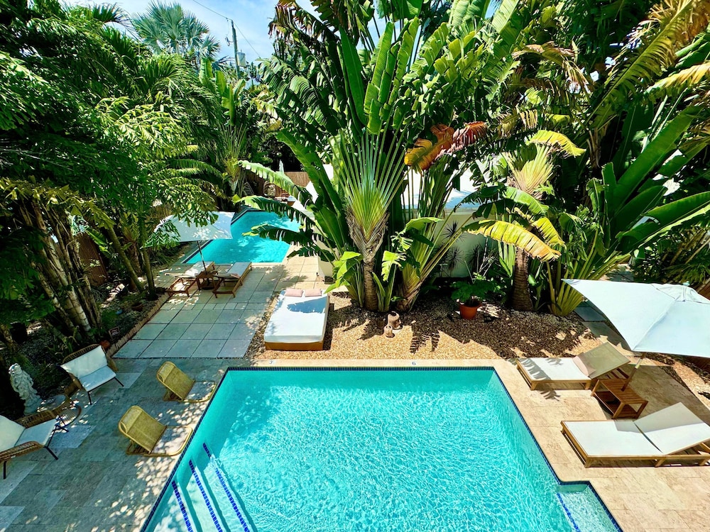 Islands Inn on the Drive - Sunshine 2BD Suite - A0