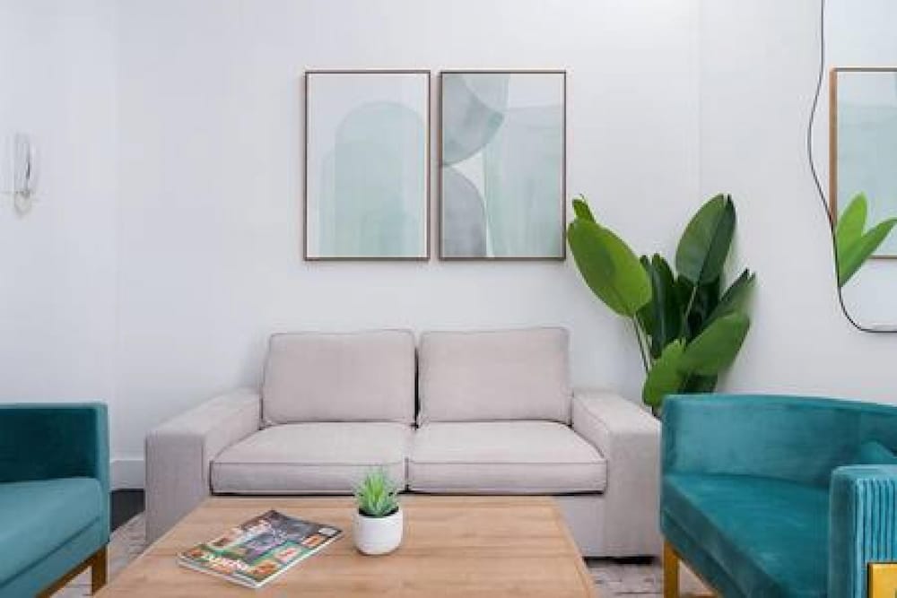444-4c Newly Renovated Studio in Hell s Kitchen