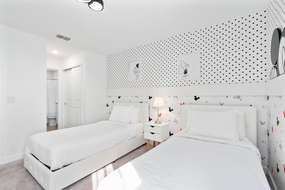 Super Close- Disney s Parks w Theme Rooms Pool