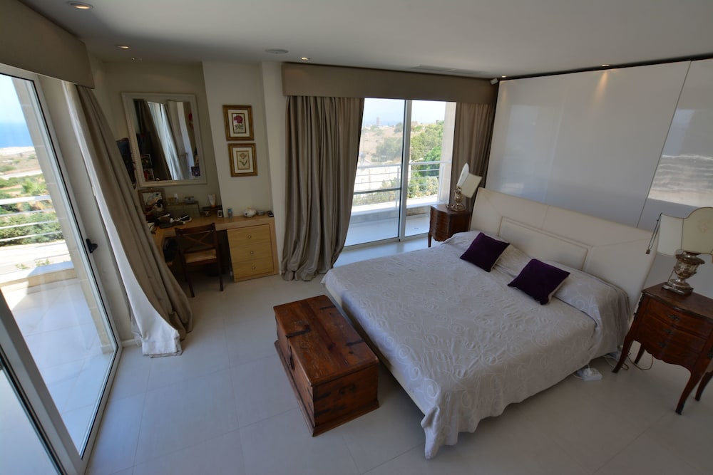 Super 3 Bedroom Villa With Amazing Ocean Views view 4