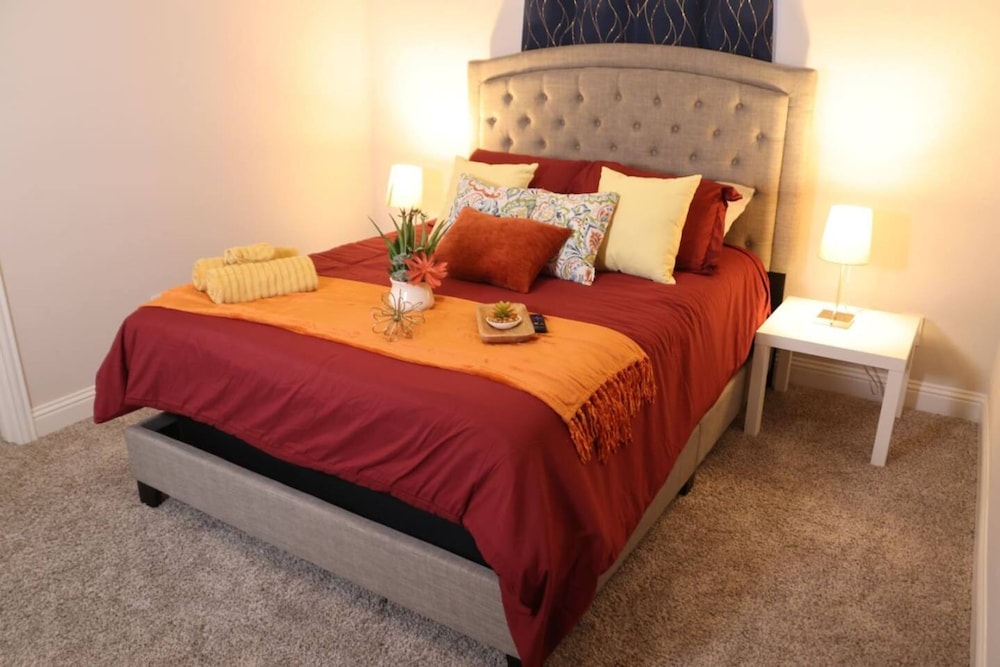 Spacious Home w Putting Green -for Extended Stays