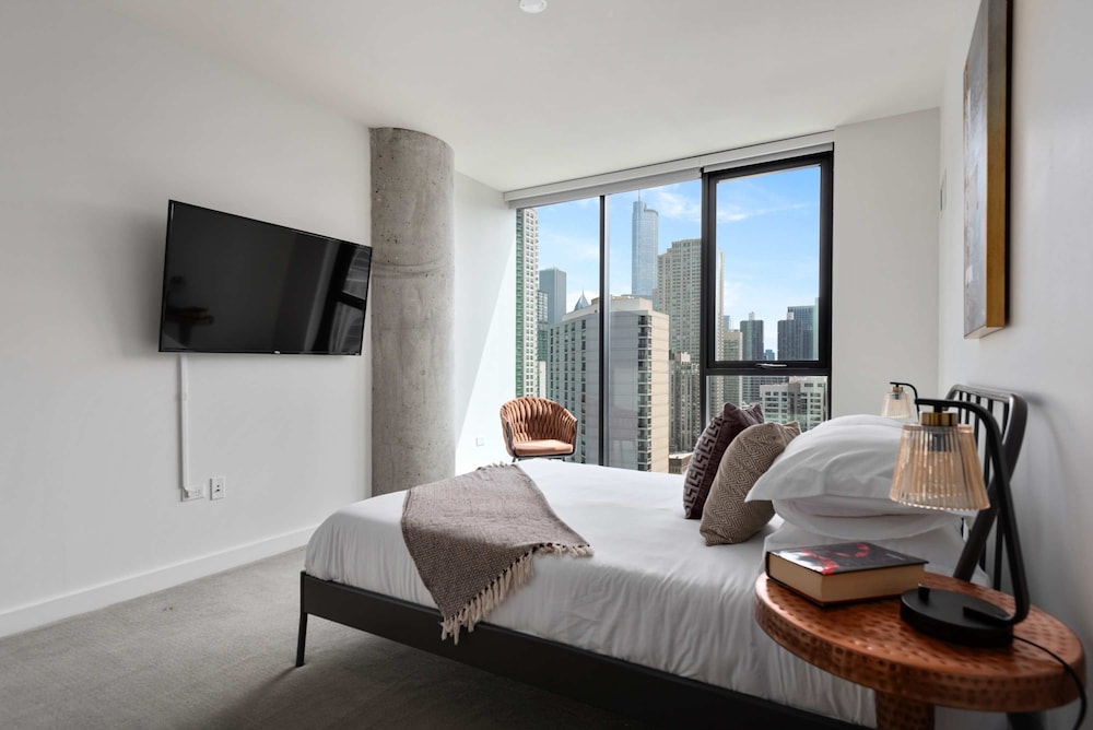 Group Hub 3 Designer 2BR Steps to Mag Mile