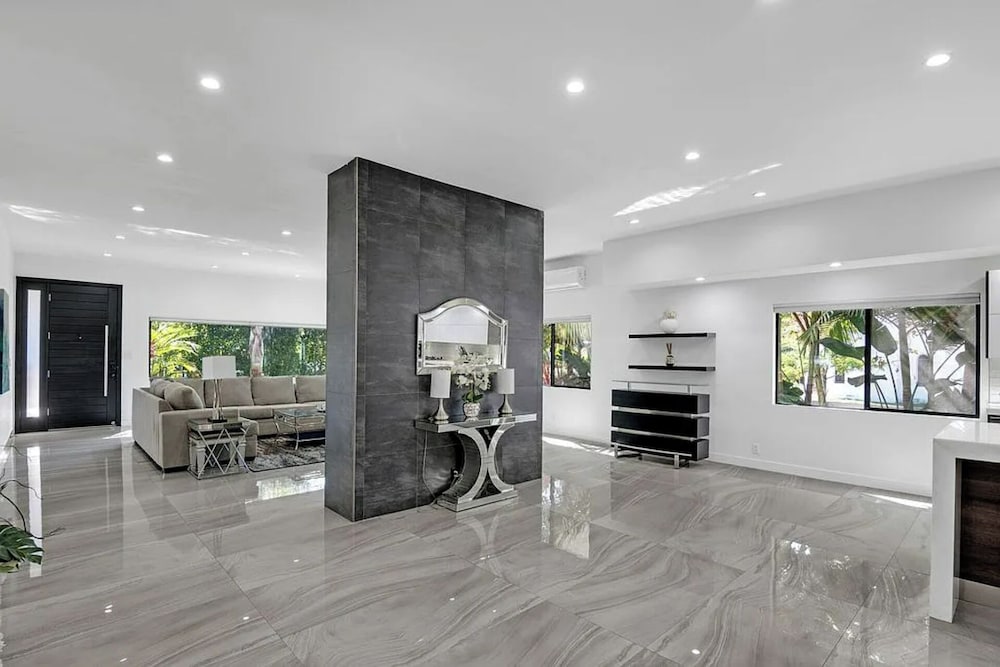 Mansfield Modern - Ultimate Entertainers Oasis With Guest House