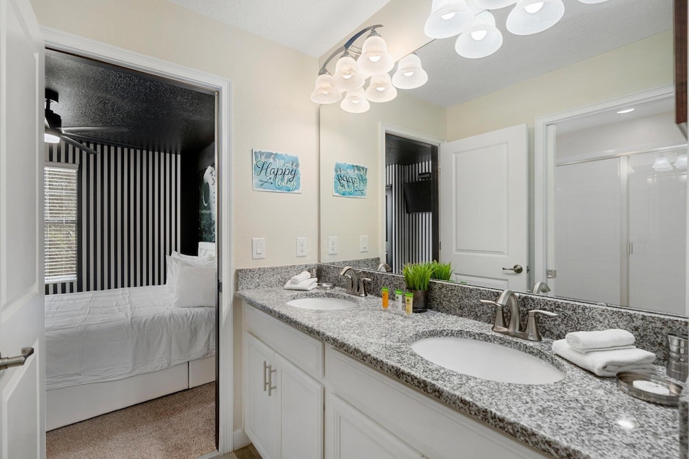 Championsgate Resort 6 Bedroom Private Pool Home with Theater 6 Home