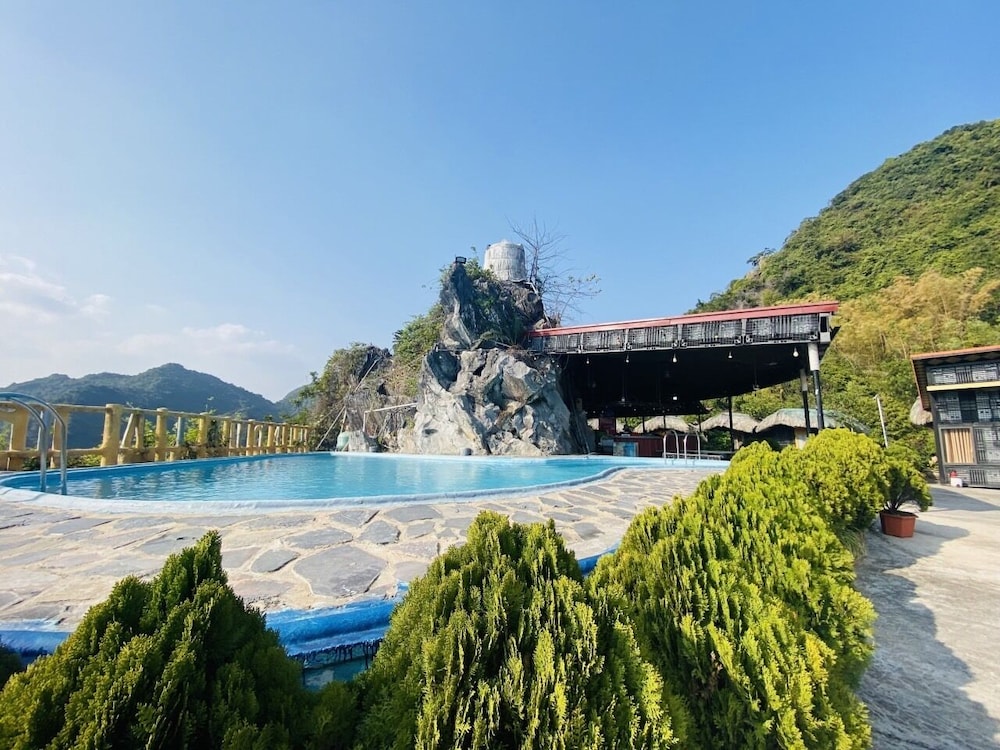 Cat Ba Mountain View
