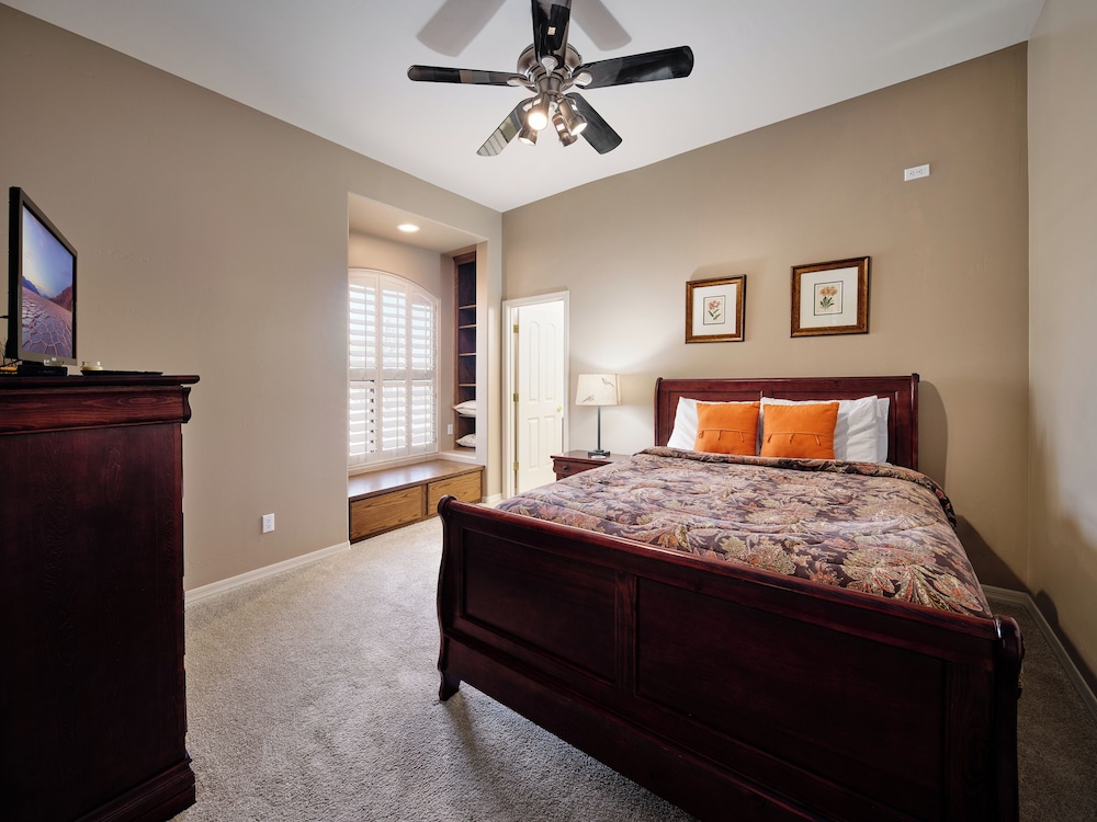 Valley View Villa - Private Pool - Hidden Bedroom