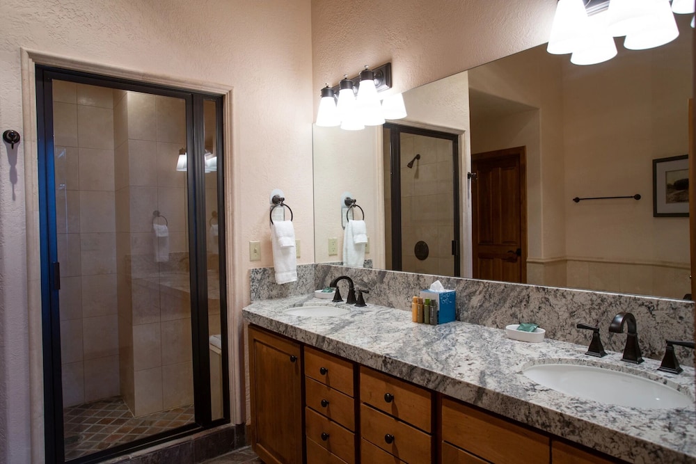 Sterling Lodge at Deer Valley Resort - Three Bedroom Condo with Hot Tub #108 3 Condo