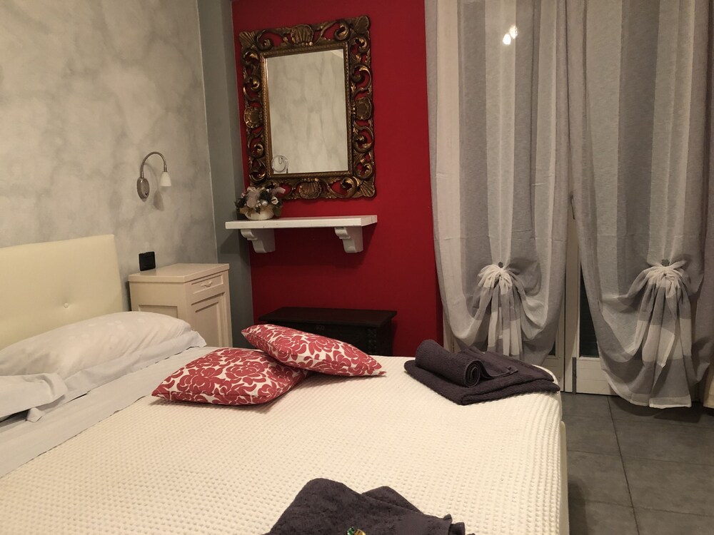 Appartamento Vista Lago Red & Grey