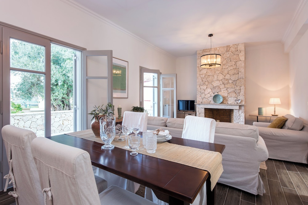 Verde Olive Three-Bedroom Holiday Home by Konnect