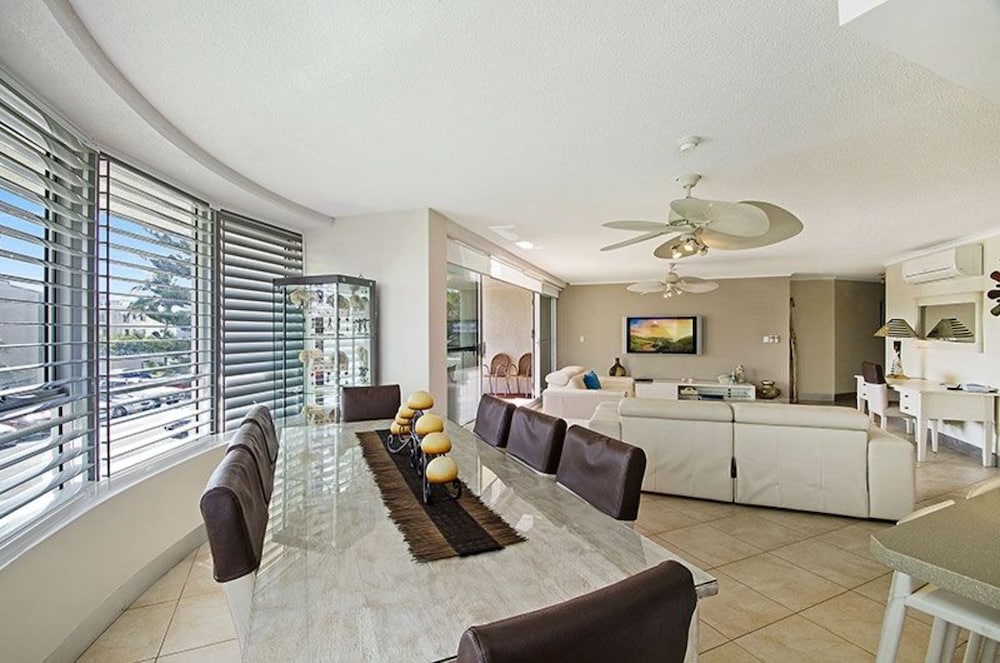 Chateau Royale Beach Resort Maroochydore