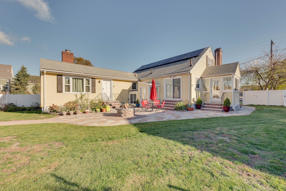 1 Mi to Downtown: Salem Vacation Rental!
