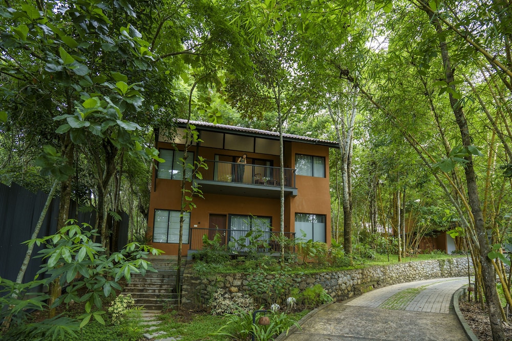 Crystal Kuruva Nature Resort & Spa