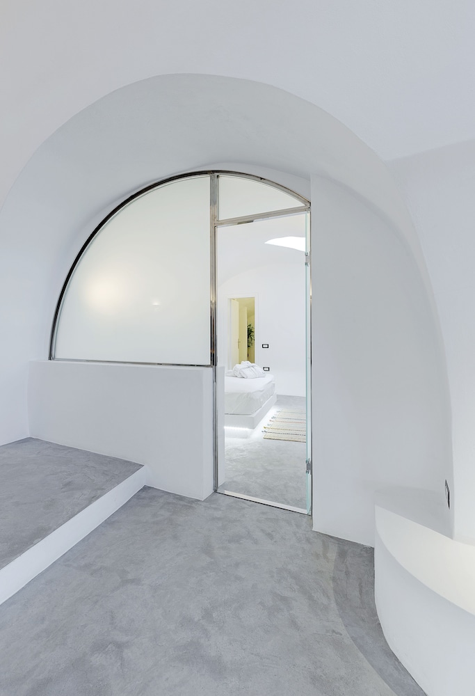 Alluvial Santorini Suites