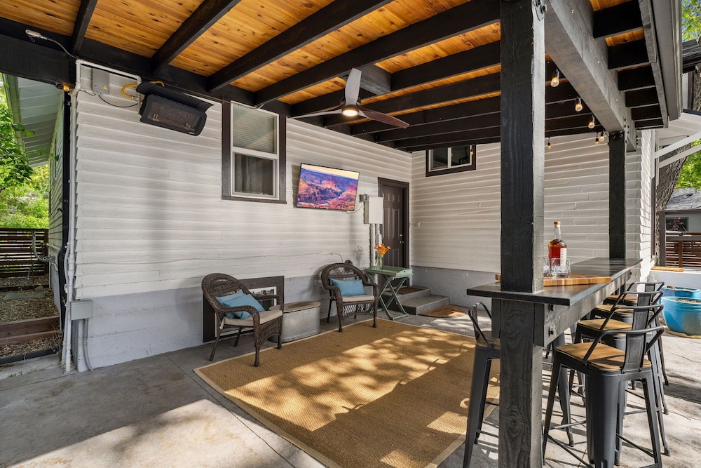 CSU Hideaway King Bd, Backyard Oasis, EV Charger