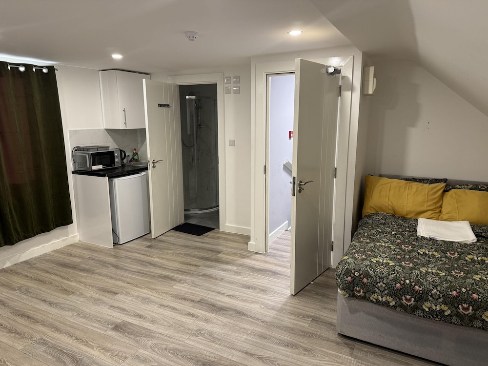 Impeccable 5-bed House in Orpington
