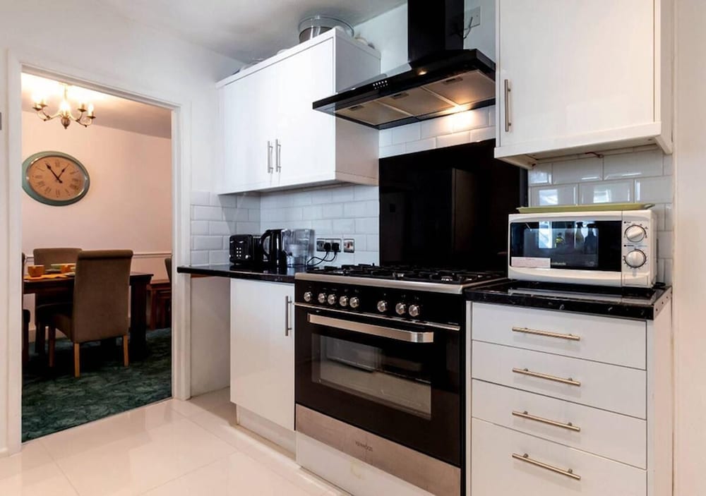 Reading - 3-bed House - Sleeps 6 - Garden - Wifi