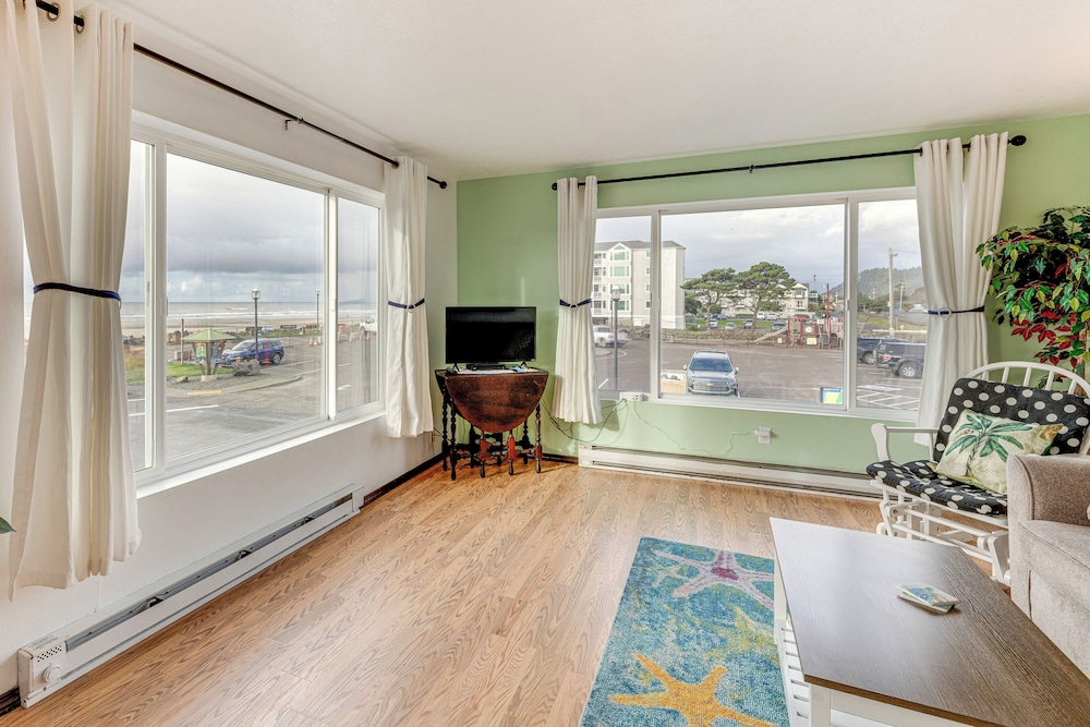 Quaint Rockaway Beach Gem: Walk to Shore!