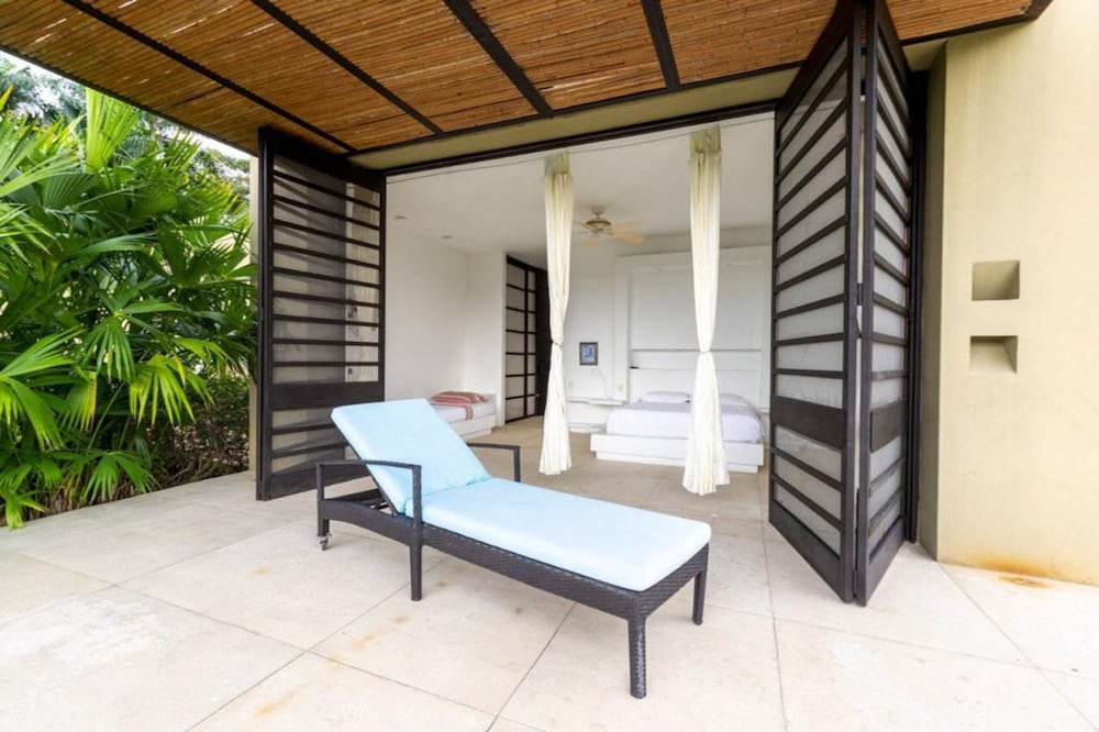 w Majestic 4BR Villa w Pool at Mesa de Yeguas