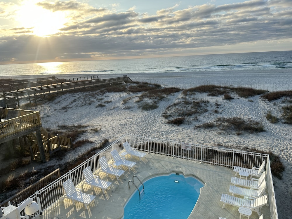 Gulf Shores Duplex Beachfront Pool -4bd