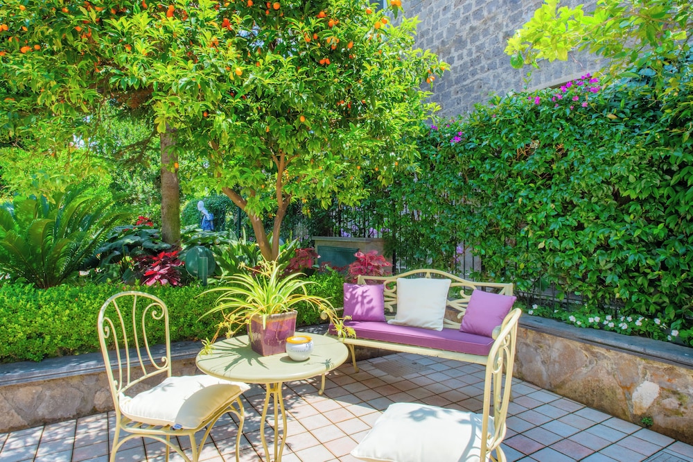 Villa In Sorrento Center | Gardens & Outdoor Space