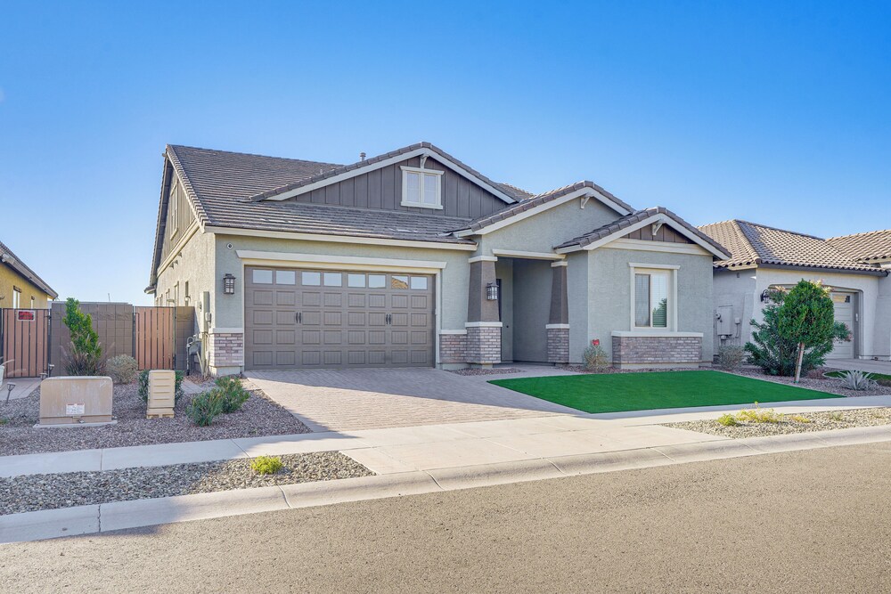 Covered Patio & Community Pool: Home in Surprise