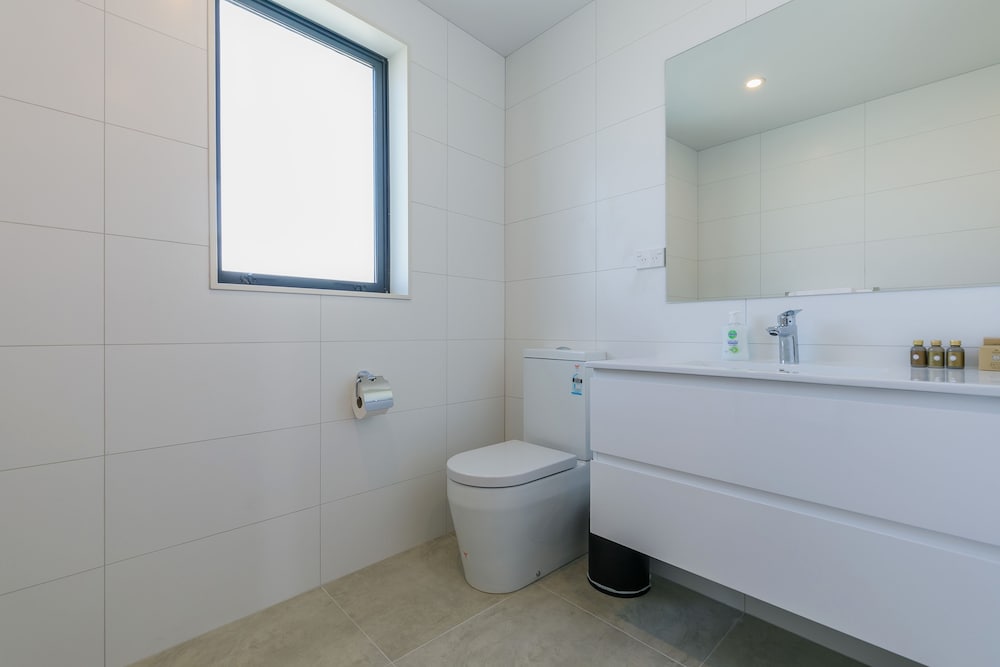 Hero Holiday House L12