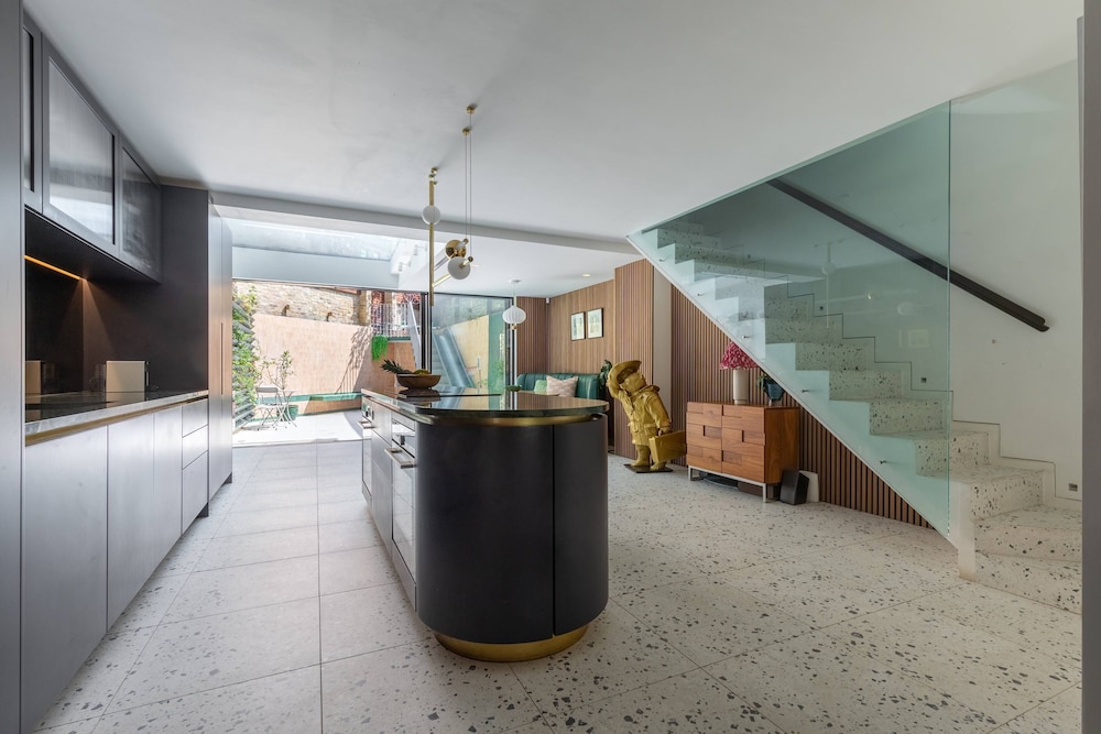 Westbourne Park Road XVI by Onefinestay