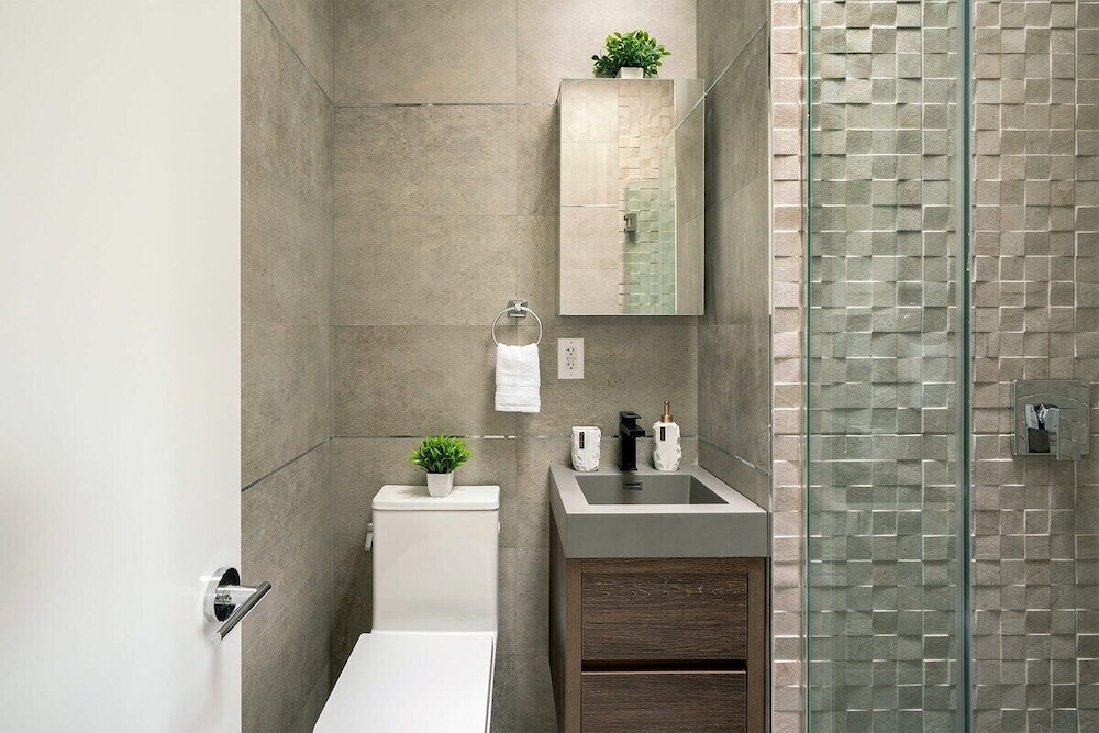 48 Midtown West Apt