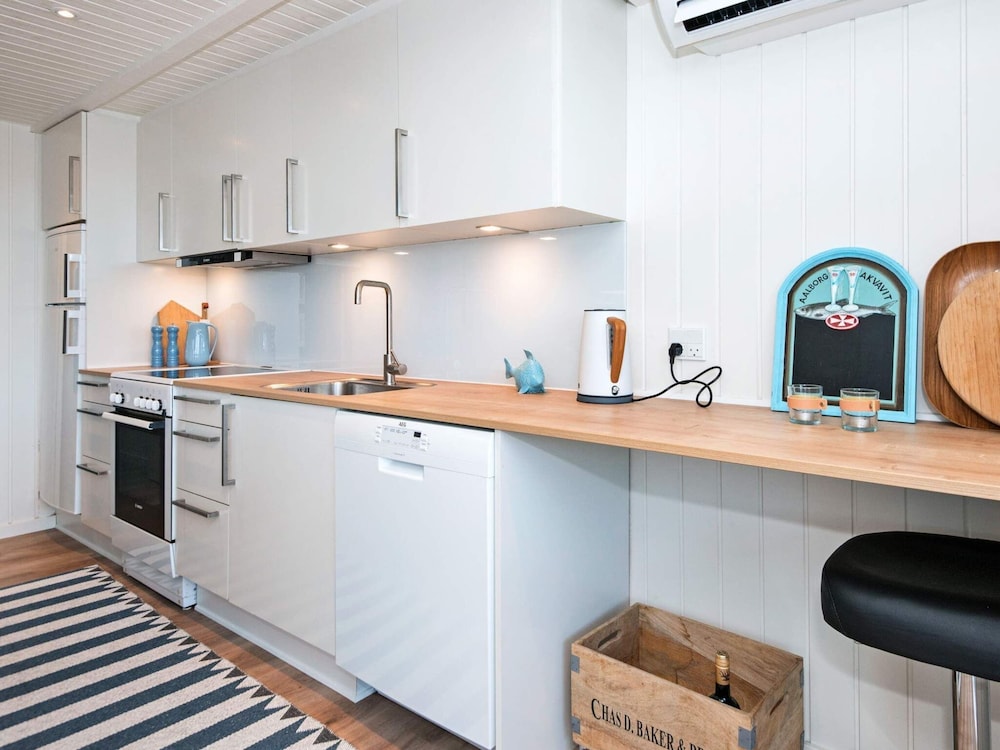 Lovely Holiday Home in Hemmet near Sea view 4