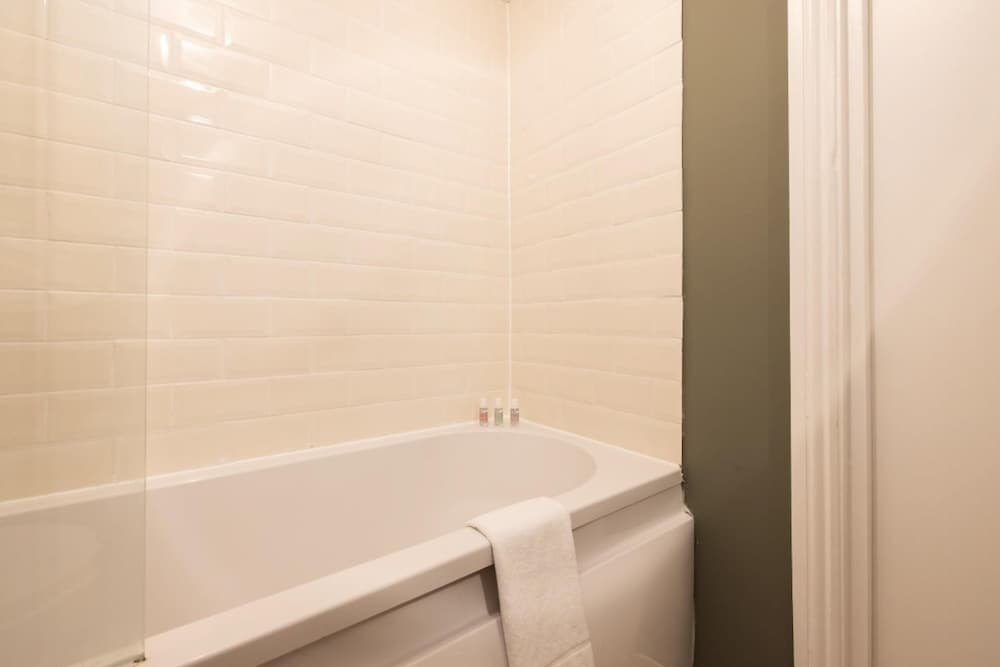 The Brockwell Park Place - Bright 2bdr Flat